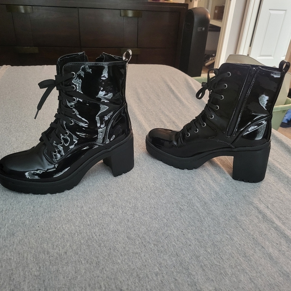 Boots - Picture 2 of 6